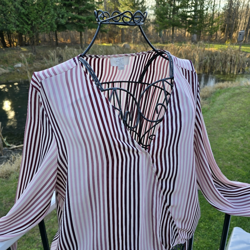 Loft Faux Wrap Style Top, size Large Petite, VGUC